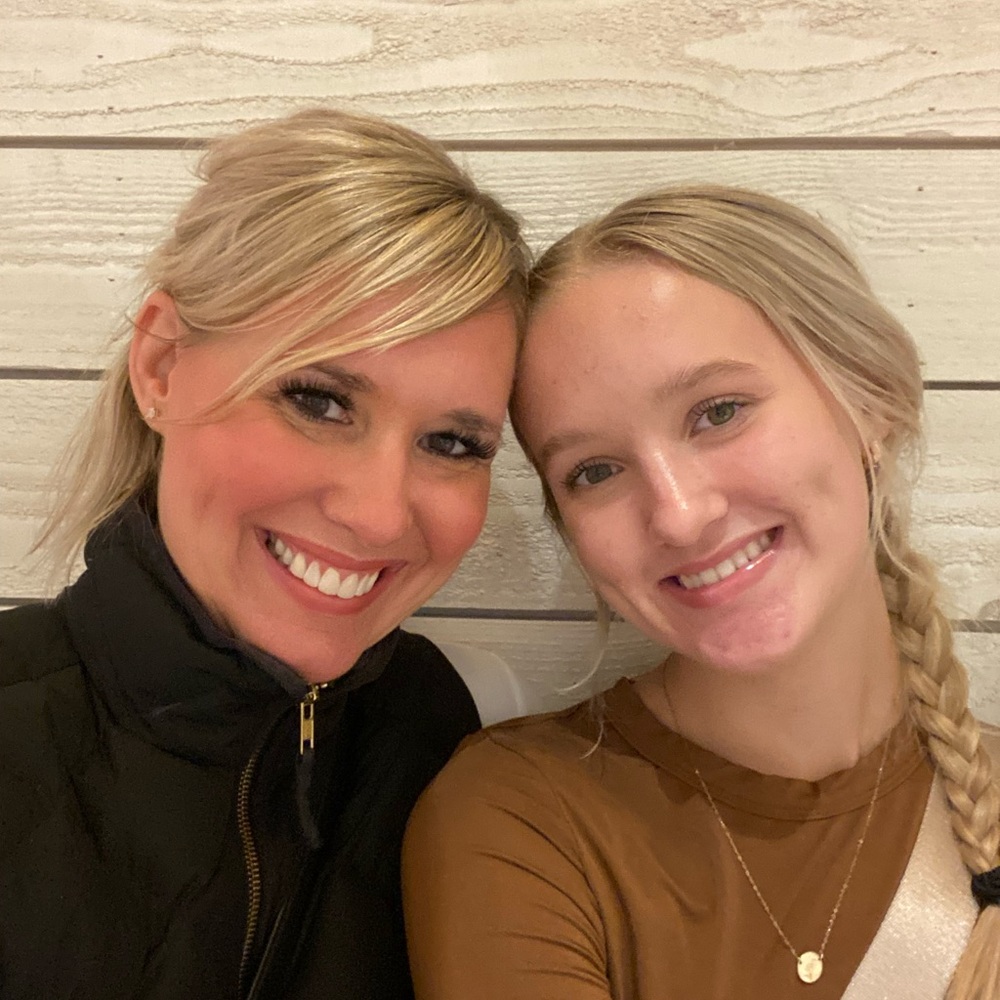Meet your Poshers, Amy and Jenna